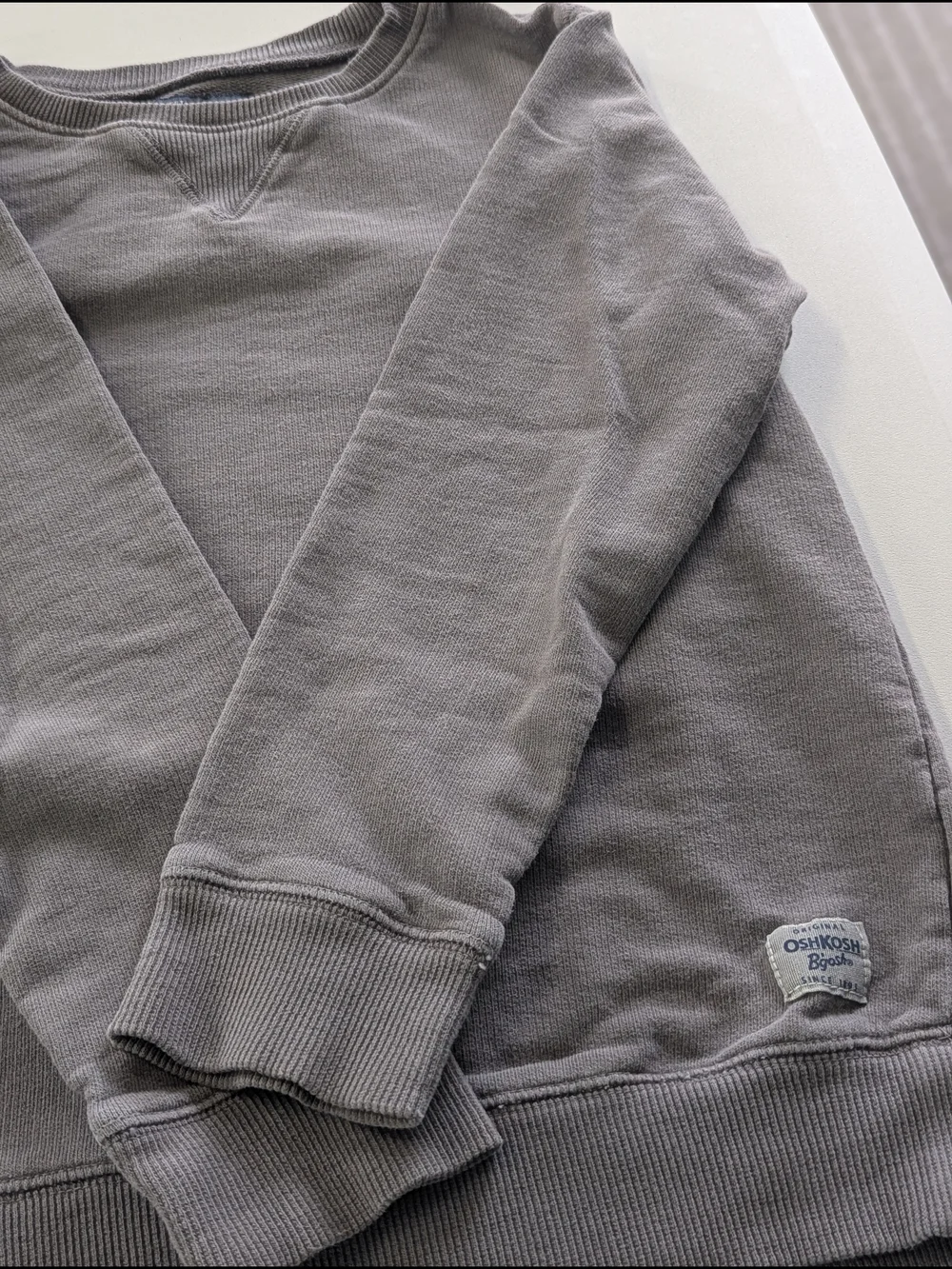 OshKosh B’gosh Boys Size 8 Gray Sweatshirt Pullover Crewneck Classic Logo